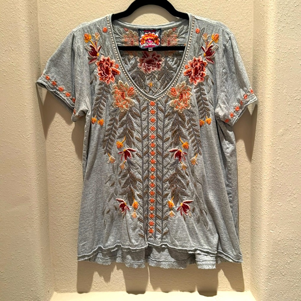 Women’s light gray embroidered short sleeve Johnny Was T-shirt.